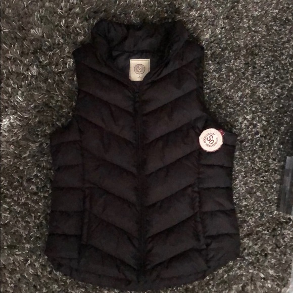 Black Puffer Vest - Picture 1 of 3